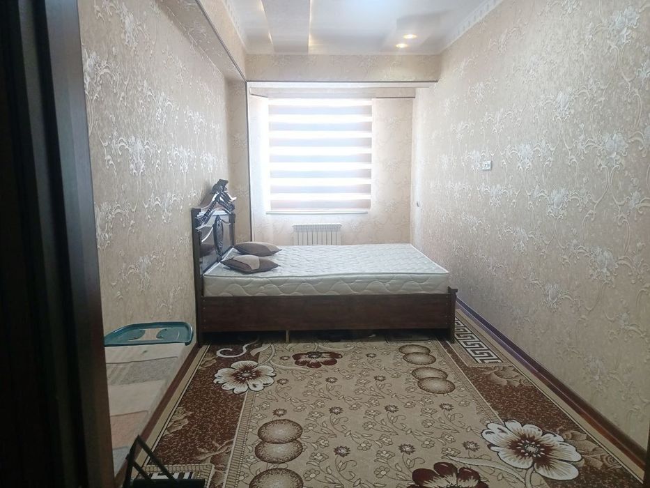 Jizzax Shahar Vokzal ko'chada ikkinchi etaj 3 xonali 120 kv uy sotilad