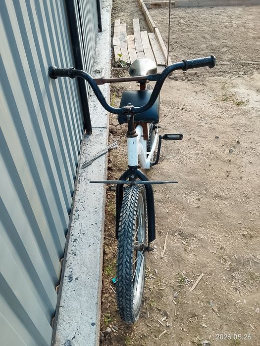 Велосипед белого цвета