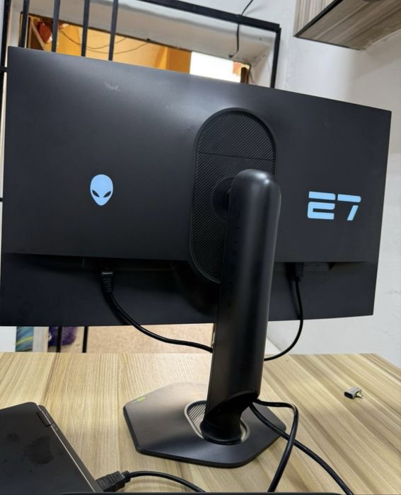 monitor Dell Alienware Aw2724Dm