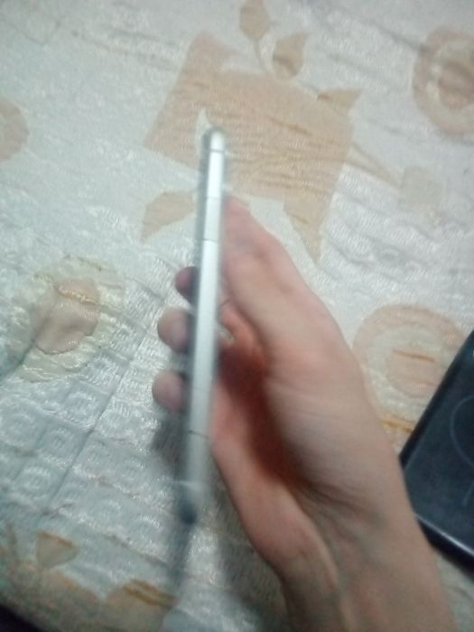 Продам айфон 11..