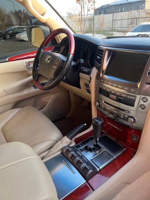 Lexus570.        2008 hooati zor