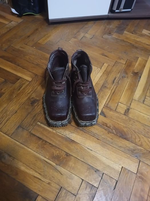 Стари обувки с цинтове шипове