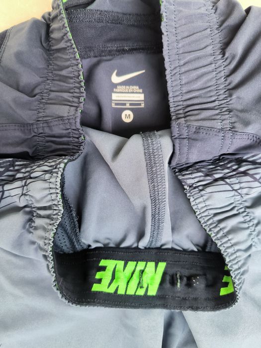 Nike къси панталони размер M