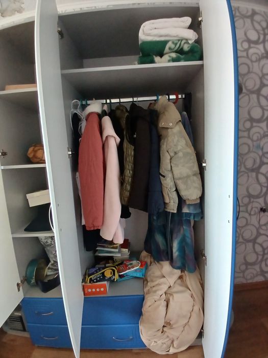 Продам шкаф со столом