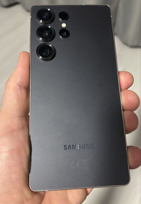 V/S  SAMSUNG S 25  Ultra