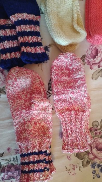 Ръчно плетени чорапи и терлици за деца