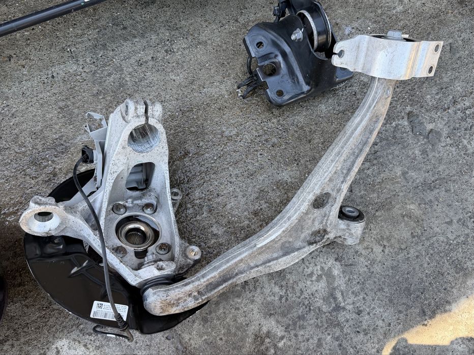 Fuzete, Fuzeta stanga fata / Fuzeta dreapta fata Mercedes A W177, B W247, CLA W118, GLA GLB EQA EQB 2019-2025