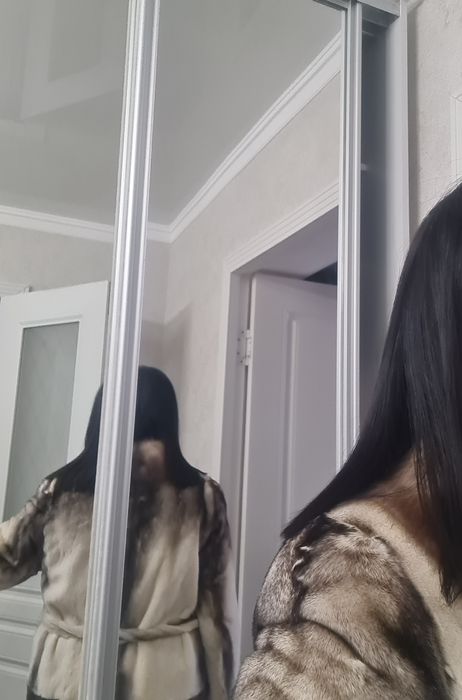 Продам шубу с воротником соболя