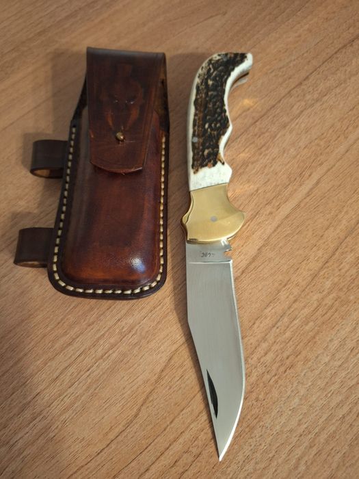 Briceag cutit vanatoare