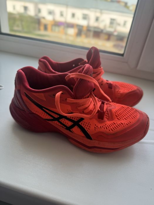 Продам кроссовки