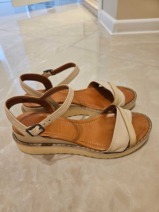 Бежови сандали от естествената кожа- 38 номер