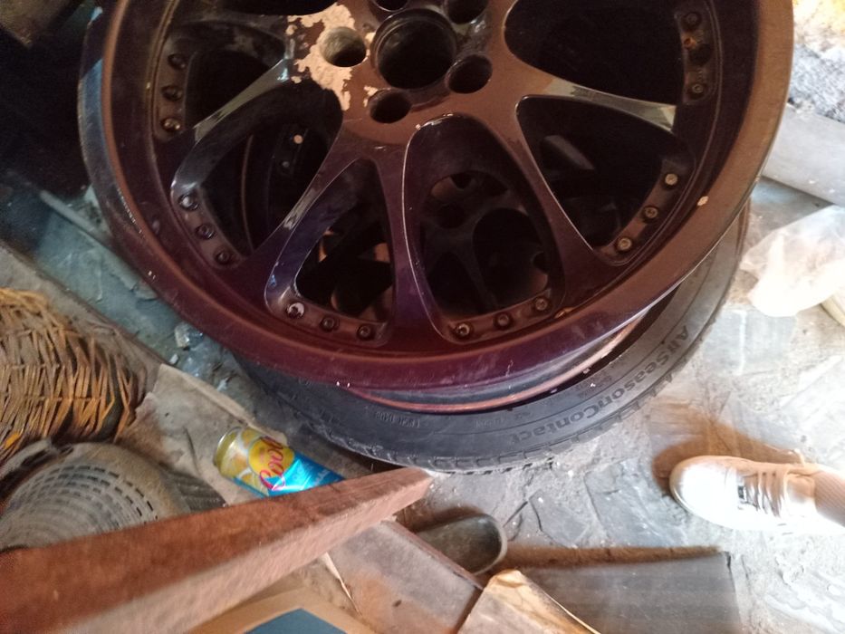 Vând roata+jeanta schimb