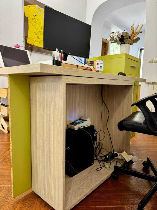 Set Mobilier Premium Recepție / Birou (2 Birouri masive + Dulap Vitrină)