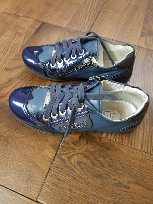 Продам кроссовки 29 размера Италия