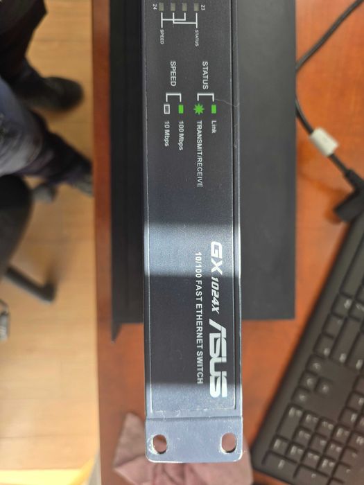 Switch 24 porturi Fast Ethernet Asus GX 1024X