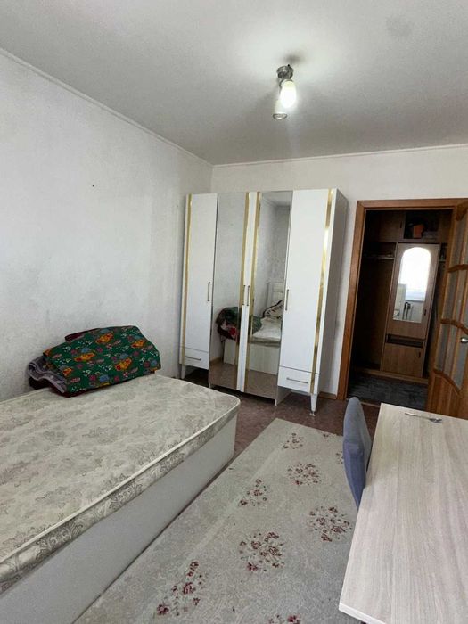 Продам 2 комнатную 8 микрорайон