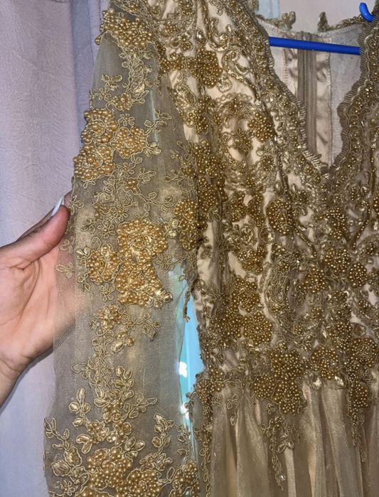 Rochie aurie , stare impecabila .