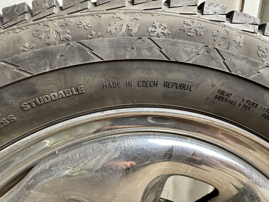 Продам зимние шины на хайс