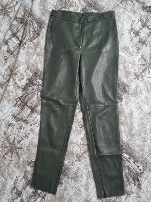 Vand pantaloni imitatie piele