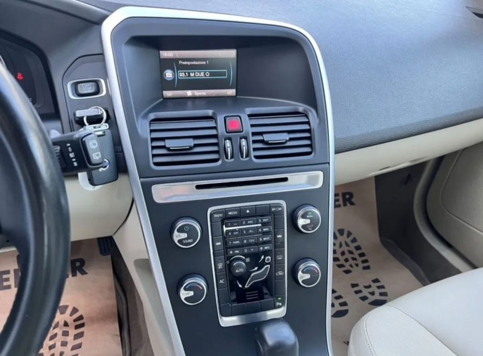 Volvo XC60  2.0  D3 5 cilindri  Diesel Automat 2011 163 CP