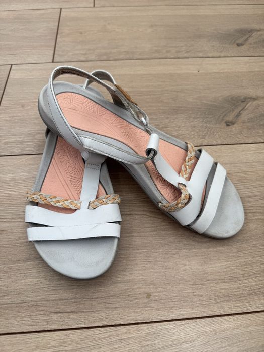 Отлични сандали Clarks
