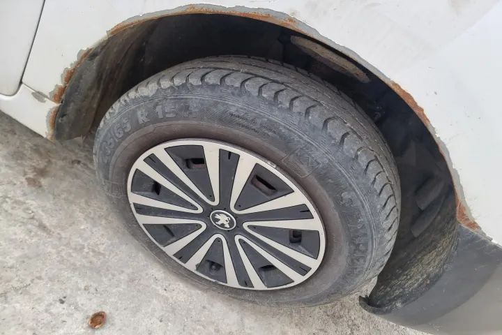 bara fata capota trager calandru stop  far oglinda stanga dreapta  Peugeot Partner  2  motor 1.6hdi  75cp 9HN   dezmembrez