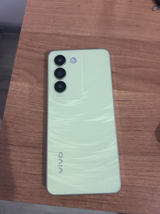 Vivo Y100 в хорошем состоянии