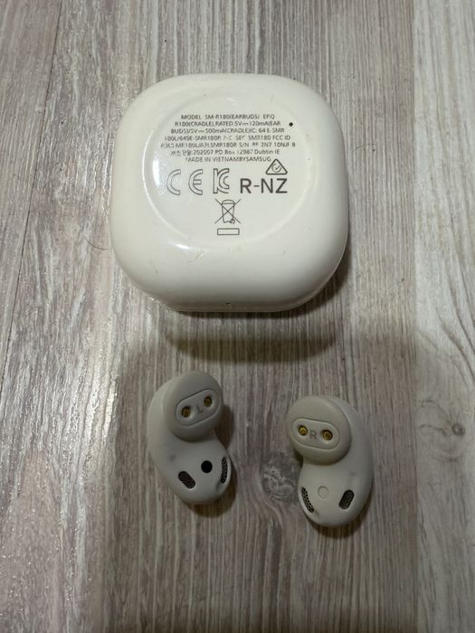 Samsung buds live