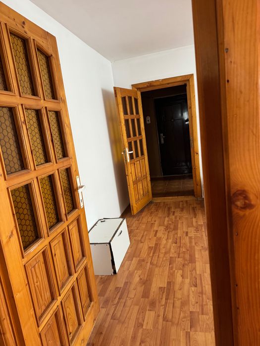 Vând apartament cu 2 camere, situat în zona Stadion Nemobilat