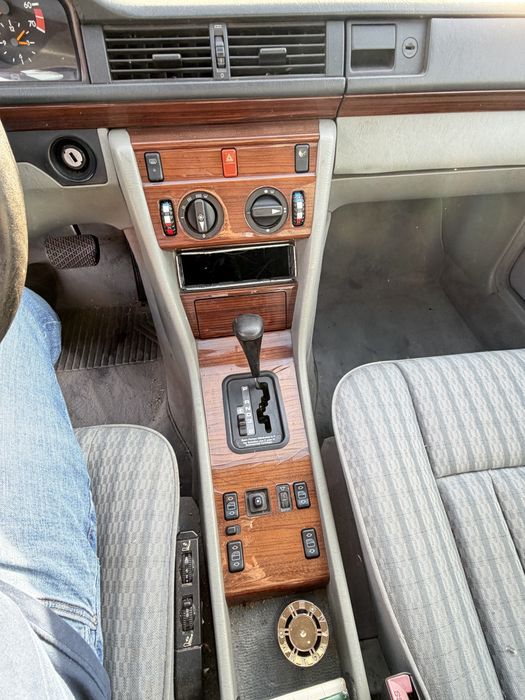 De vânzare Mercedes-Benz W124 300E, 1991 automată, 3.0 benzină, 180 CP