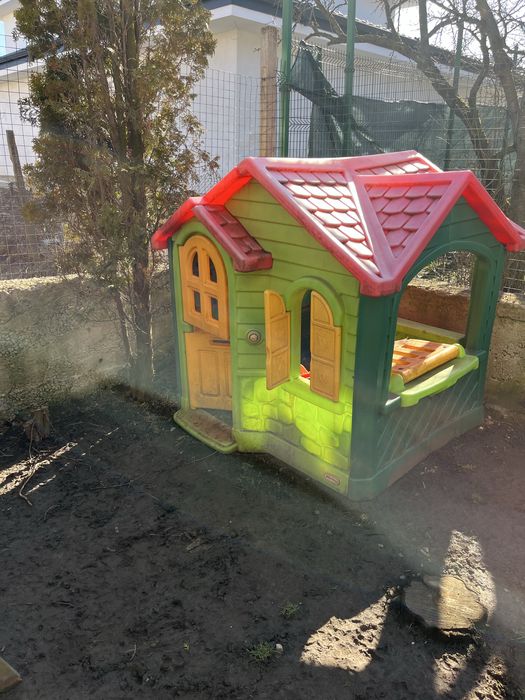 Детска площадка.