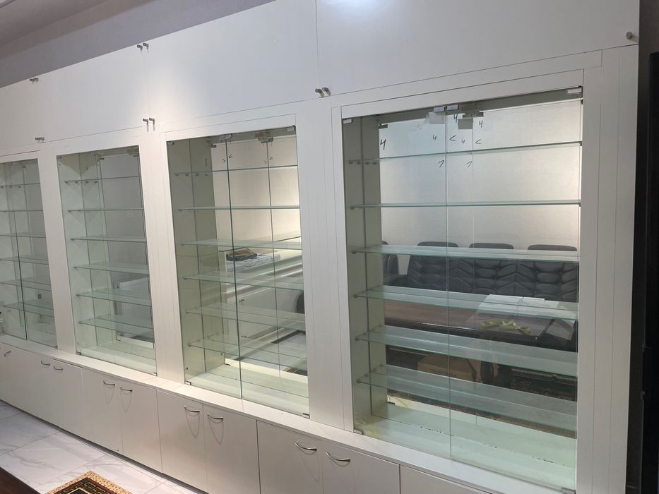 Продаются б/у витрина Для магазина И офиса