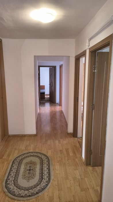 Închiriez apartament 3 camere — fotografia 1