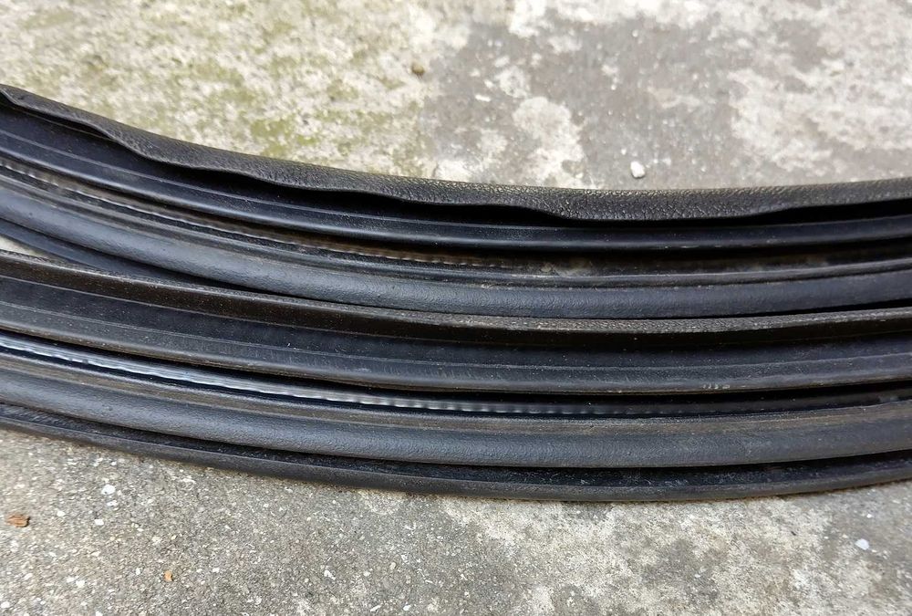 Продавам гумени уплътнения за вратите от RENAULT GRAND SCENIC II