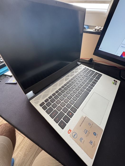 Лаптоп Dell G15 5515