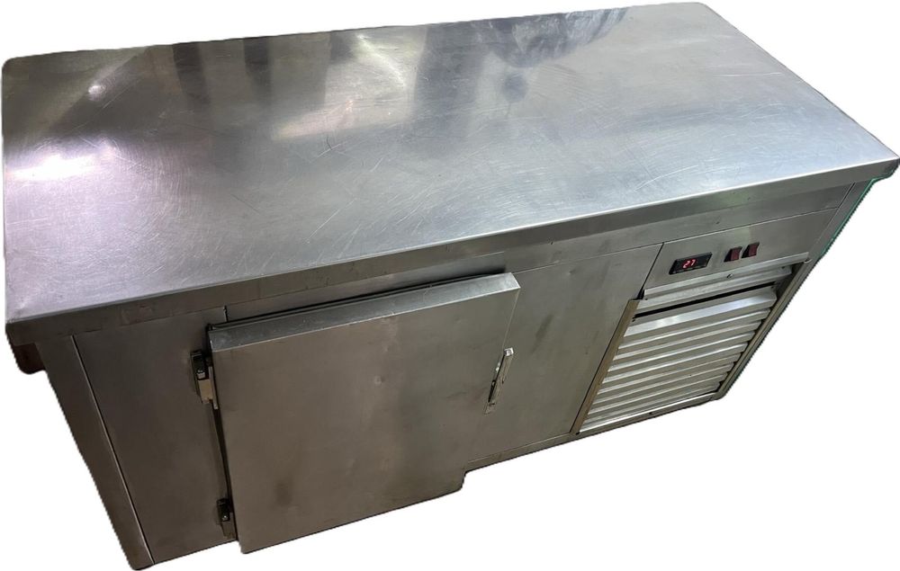 Хладилна маса за заведение