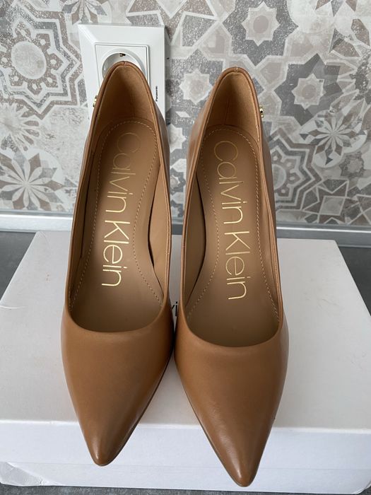 Елегантни обувки Calvin Klein