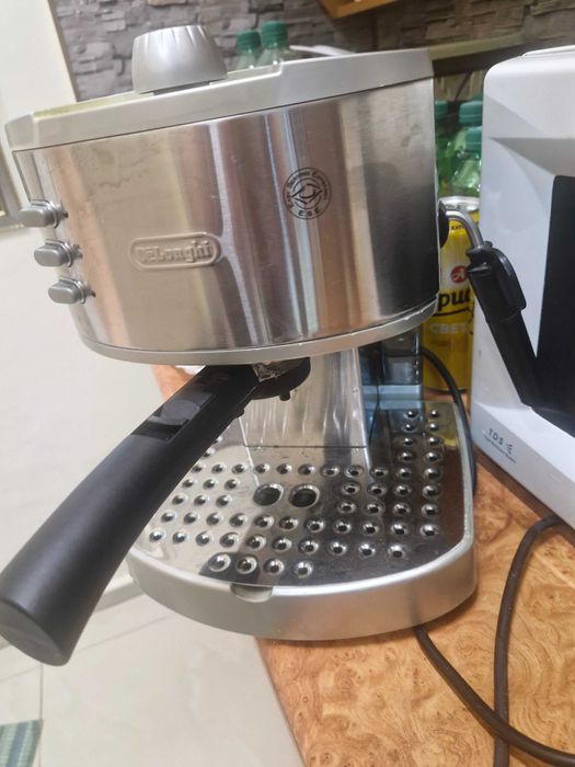 Продава се кафемашина DELonghi