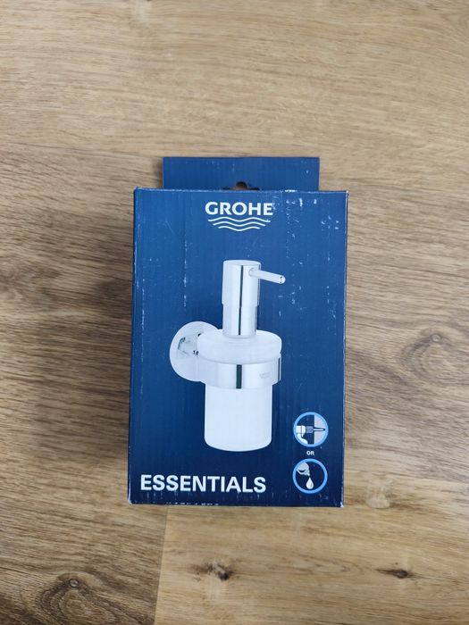 Дозатор за течен сапун с държач Грое