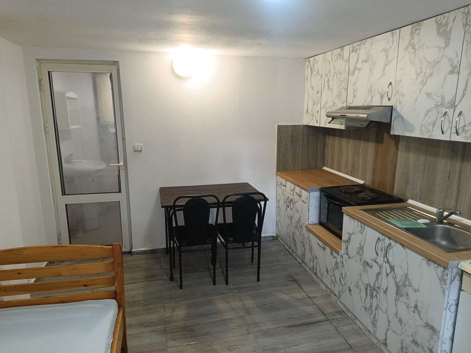 Давам самостоятелна стая под наем