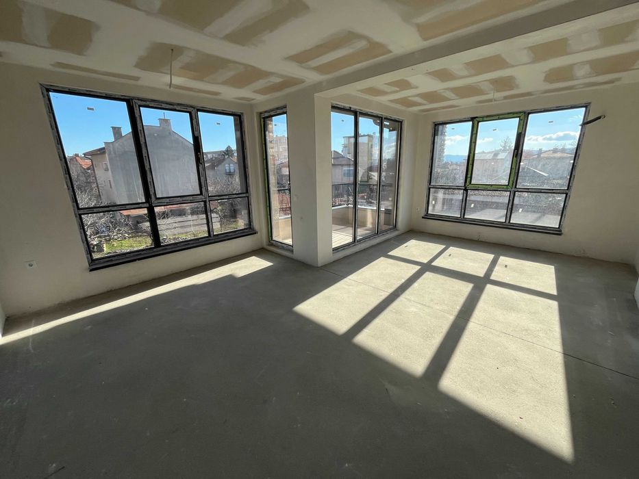 Продава се Тристаен апартамент в Казанлък - 105 кв.м за 826 €/кв.м - Снимка #2