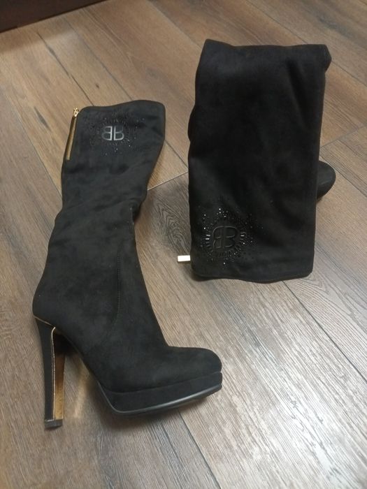 Велурени черни  ботуши
