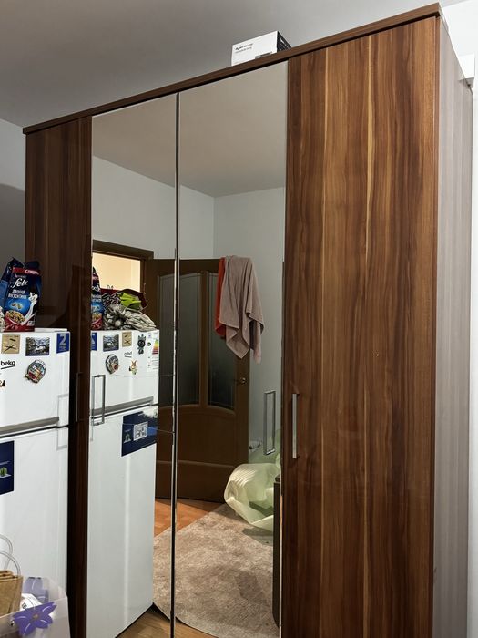 Продам шкаф спальный