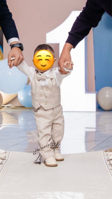 Костюм и туфли на праздник мальчику