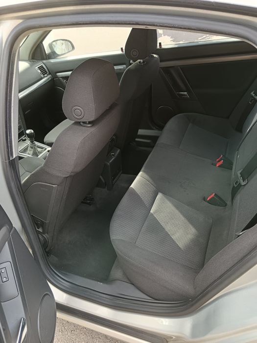 Opel Vectra C fabricație 2007 motor 1 ,9 diesel 120 HP 6 trepte adus recent Franța acte toate ăn regulă pentru transcriere Romănia