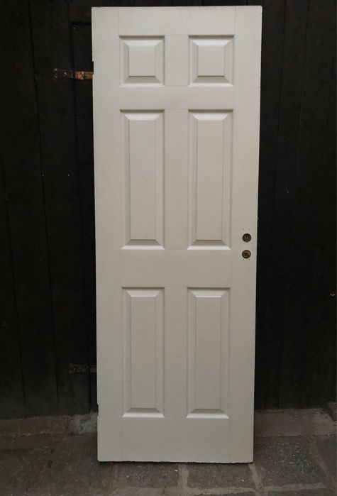 Три врати на шкафа с дръжки, Кухненски шкаф, изработен от дърво