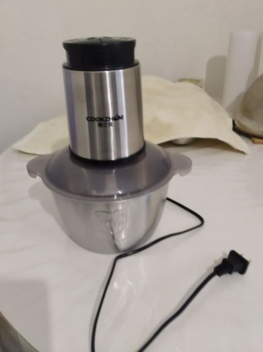 Продаю блендер измельчитель