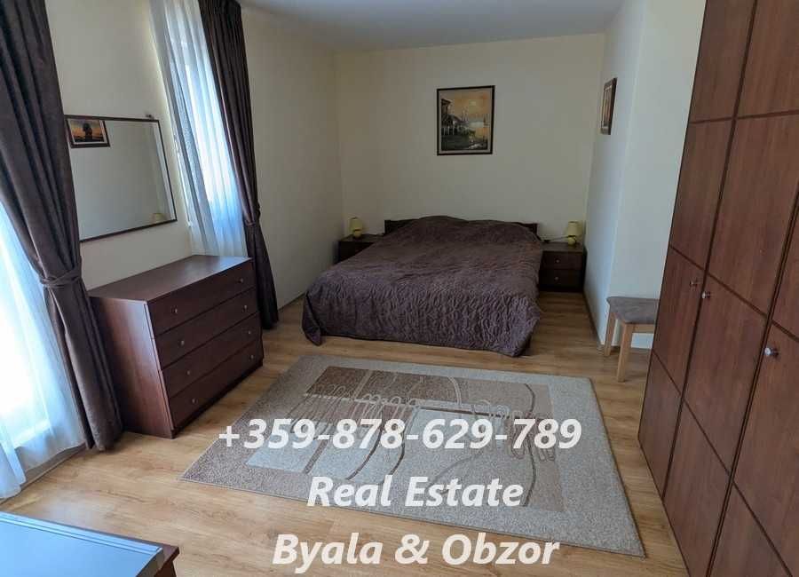 Просторен тристаен апартамент с голяма тераса