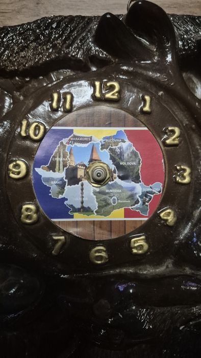 Ceas de perete mare, design elegant Mecanism functional (necesită ace