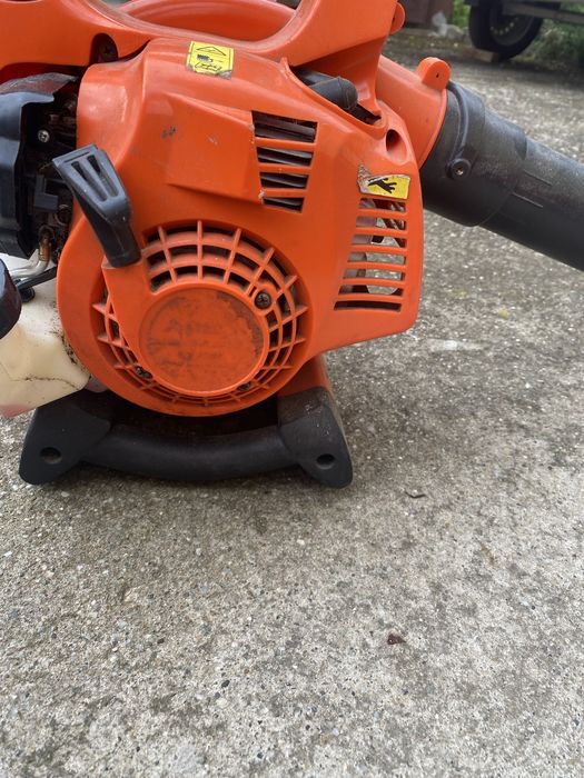 Suflanta frunze pe benzina